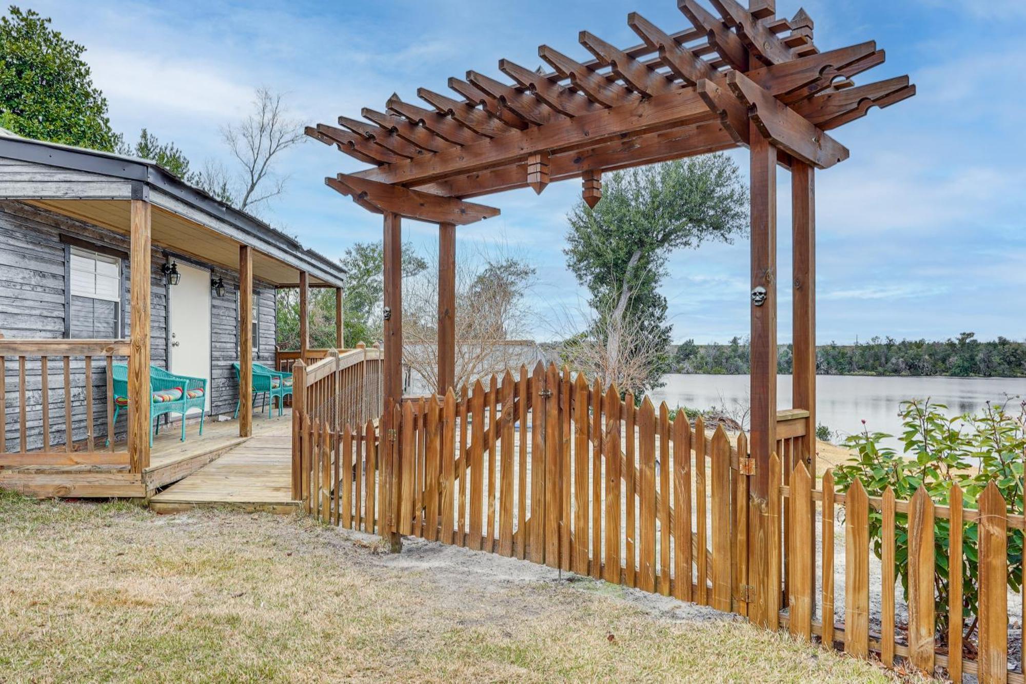 Lakefront Panama City Studio With Hot Tub Access Esterno foto